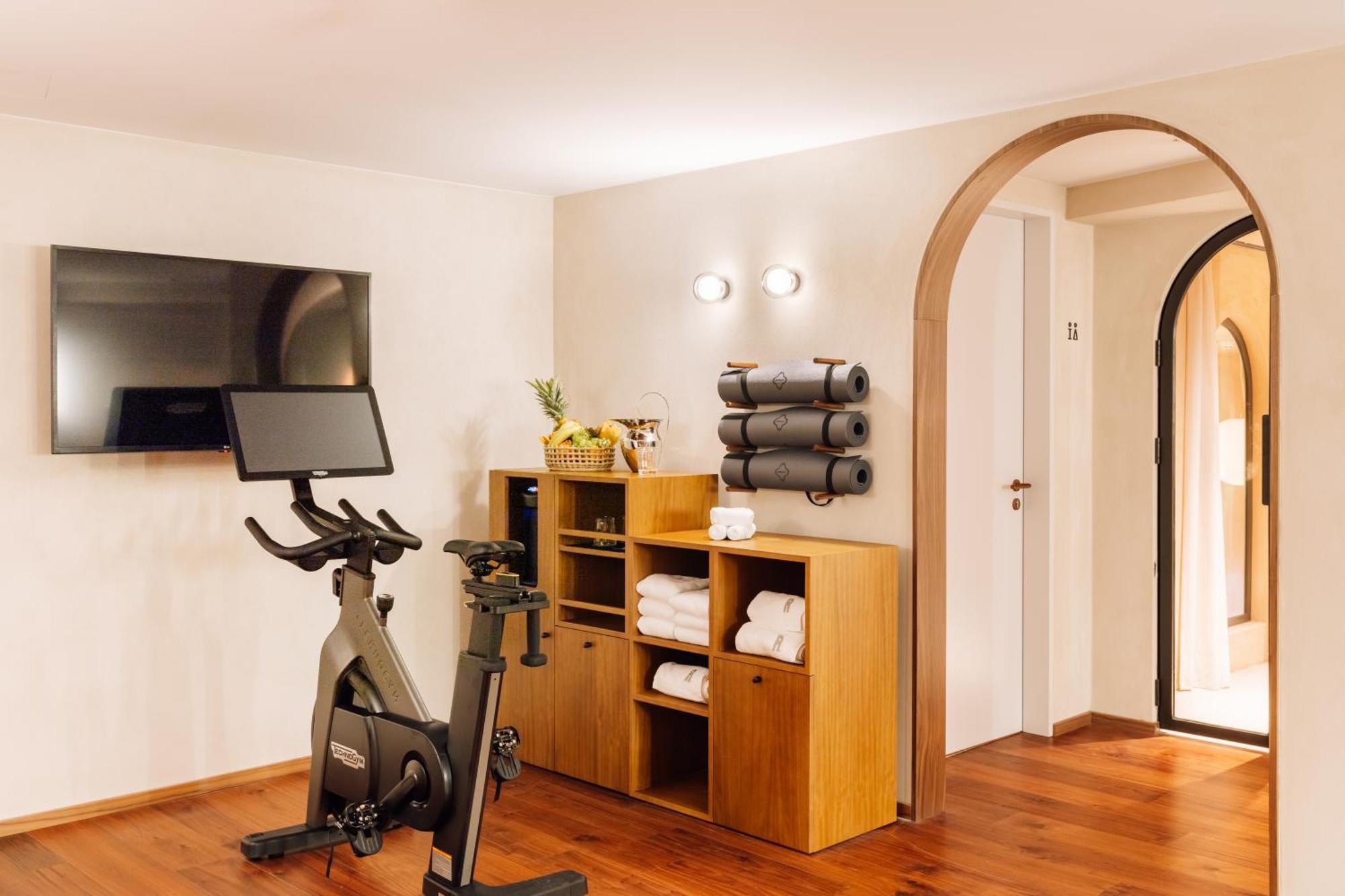 The Rebello Hotel & Spa - Small Luxury Hotels Of The World Vila Nova de Gaia Exterior photo The gym at the Hotel