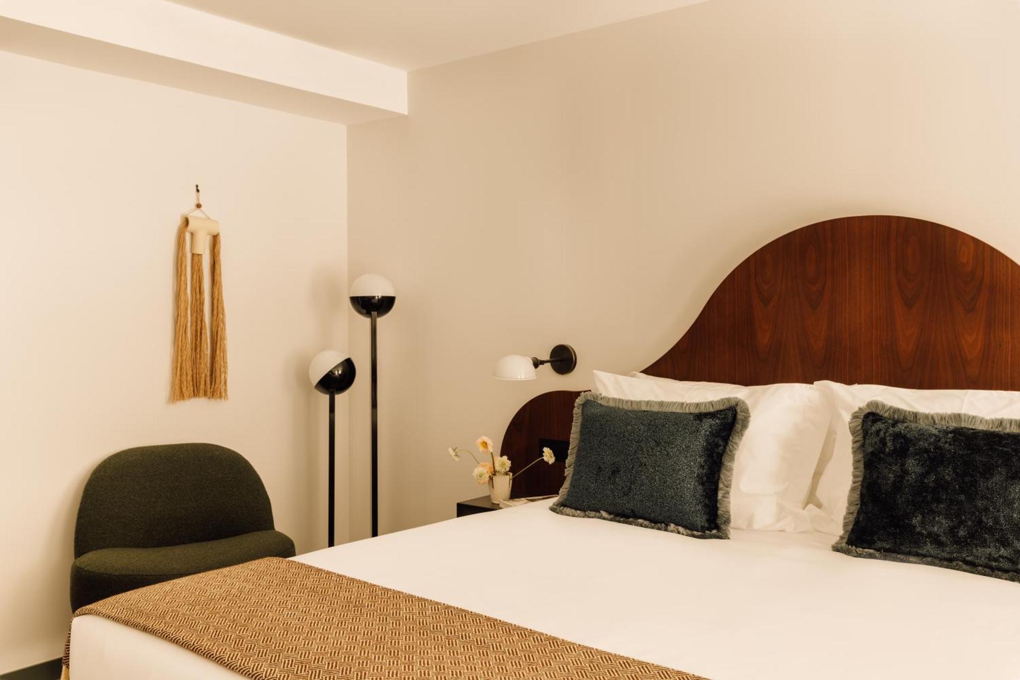 The Rebello Hotel & Spa - Small Luxury Hotels Of The World Vila Nova de Gaia Exterior photo A bedroom at the hotel