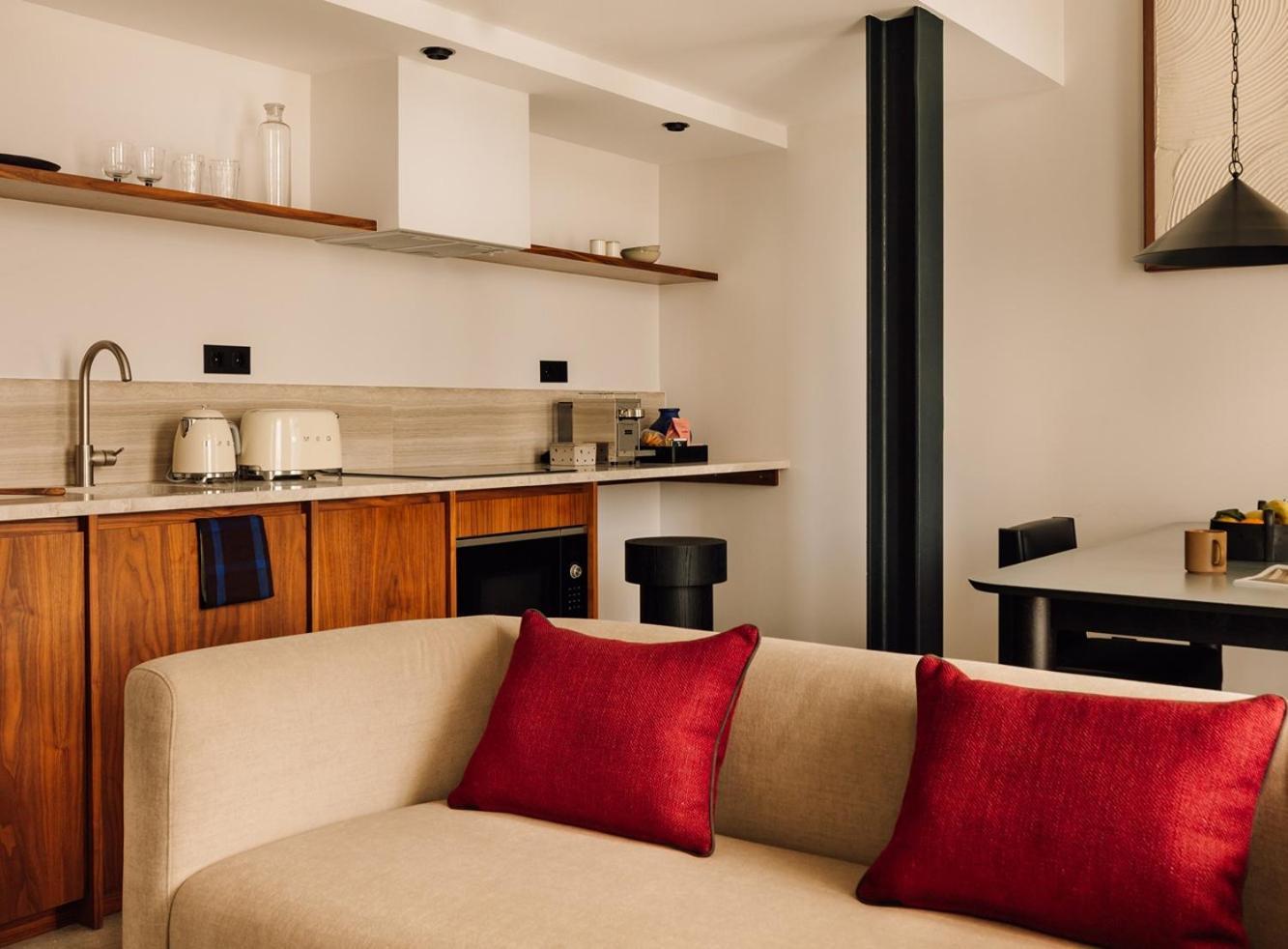 The Rebello Hotel & Spa - Small Luxury Hotels Of The World Vila Nova de Gaia Exterior photo A kitchen in a suite at the Mandarin Oriental, Munich