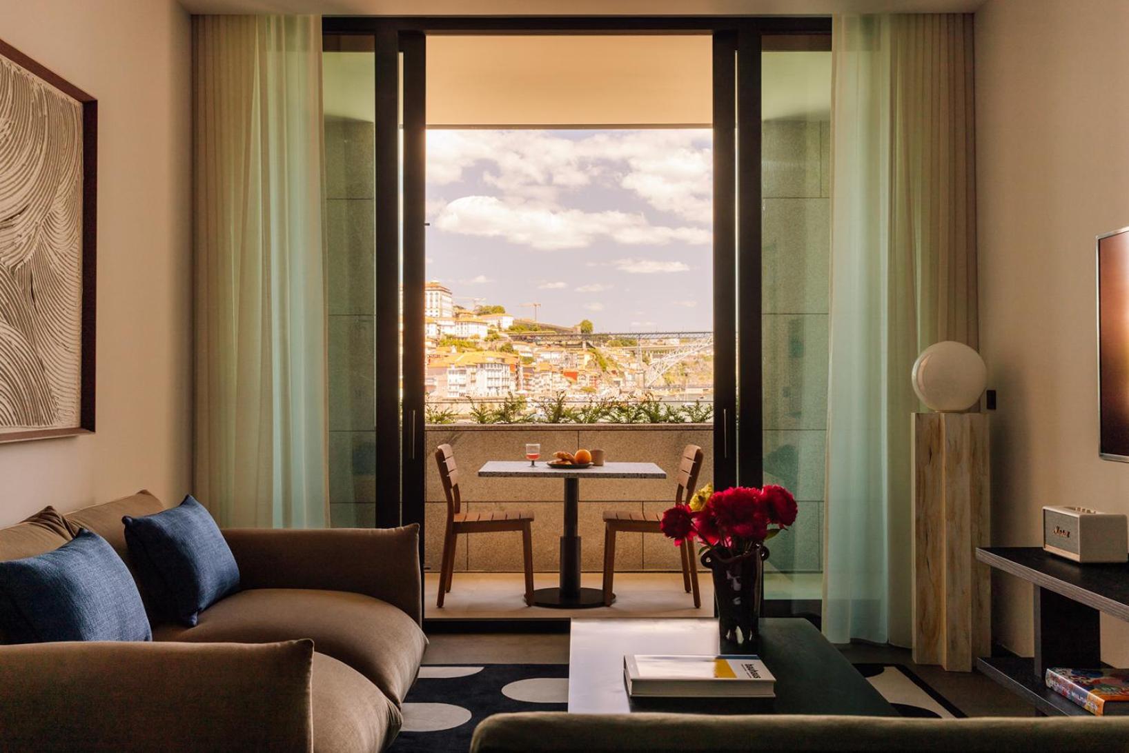 The Rebello Hotel & Spa - Small Luxury Hotels Of The World Vila Nova de Gaia Exterior photo A suite at the Four Seasons Hotel, Athens