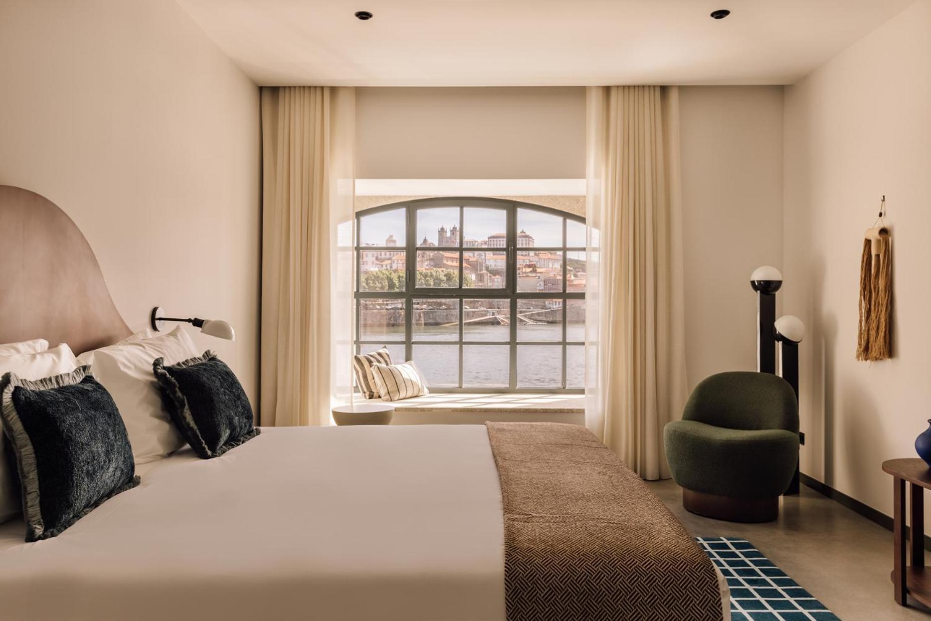 The Rebello Hotel & Spa - Small Luxury Hotels Of The World Vila Nova de Gaia Exterior photo A guest room